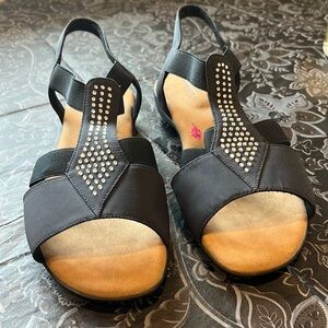 Ros Hommerson Black and Tan Sandals with Rhinestone Embellishments vintage 7.5